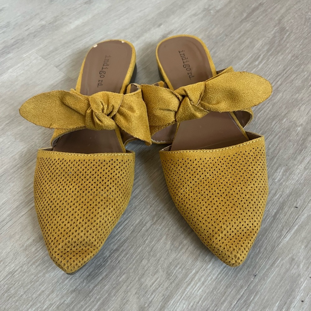 Indigo Women's Yellow mustard Bow Pointed Toe Mules clog 6